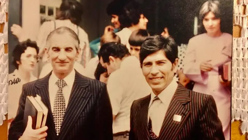 Ricardo Olivares (right) with the then Greater Sydney Conference president in 1977. [Photo: Adventist Record]